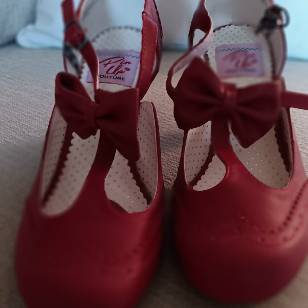 Pin Up Couture Red Flapper Heels, 7, New - Picture 3 of 5